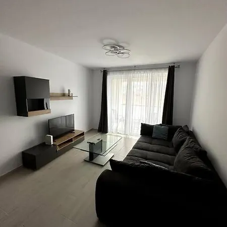 Central River Apartment *
