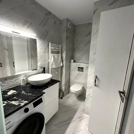 Central River Apartment *