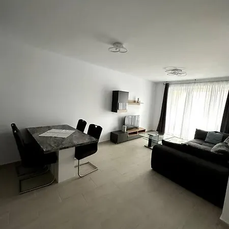Central River Apartment *